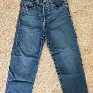 Levi's Mid-Wash Ankle Jeans